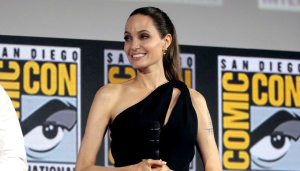 Анджелина Джоли планирует запуск бренда одежды и украшений