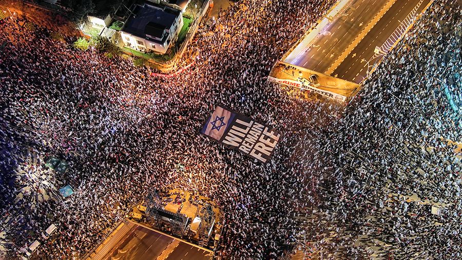 На митинг в Тель-Авиве вышли более 160 тыс. человек