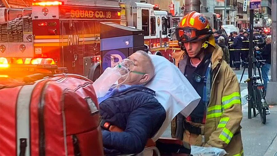 Несколько человек пострадали при обрушении гаража на Манхэттене в Нью-Йорке