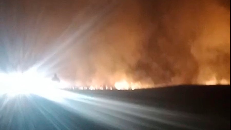 Около поселка Забайкальск степной пожар распространился на 10 гектарах вдоль трассы