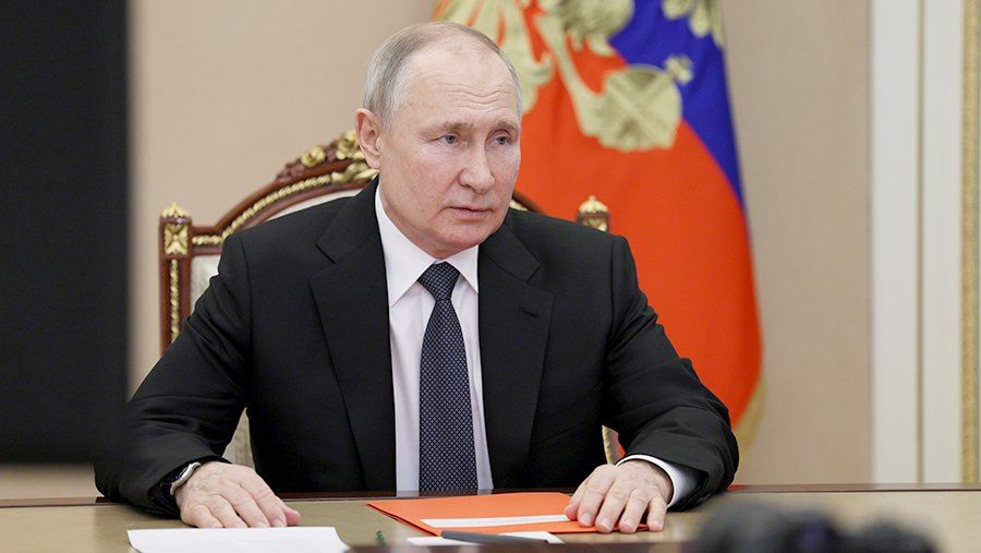 Путин в поздравлении с Пасхой назвал РПЦ духовной опорой россиян
