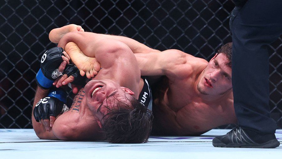 Россиянин Евлоев победил бразильца Лопеса в бою на турнире UFC 288