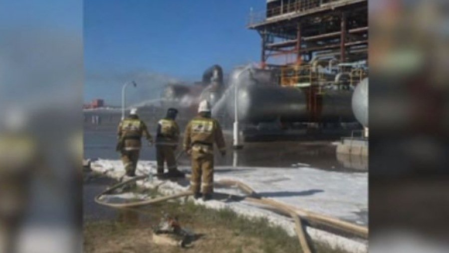 В Казахстане при пожаре на заводе пострадали четыре человека